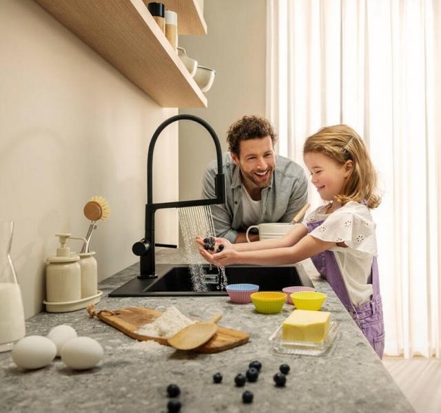 hansgrohe Talis Select M54 k&oslash;kkenarmatur m/PowderSpray og svingtud - Krom