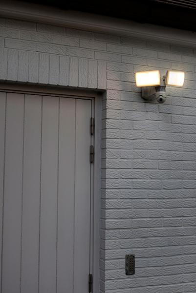 Lutec Security Libra udendørslampe m/kamera, lyd og sensor